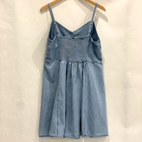 Gap light wash denim elastic smocked back babydoll tank mini dress women’s L - Picture 7 of 12